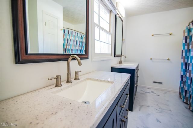 5123 Glenbrook Drive, Vienna, WV 26105