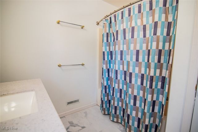 5123 Glenbrook Drive, Vienna, WV 26105