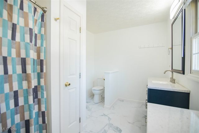 5123 Glenbrook Drive, Vienna, WV 26105