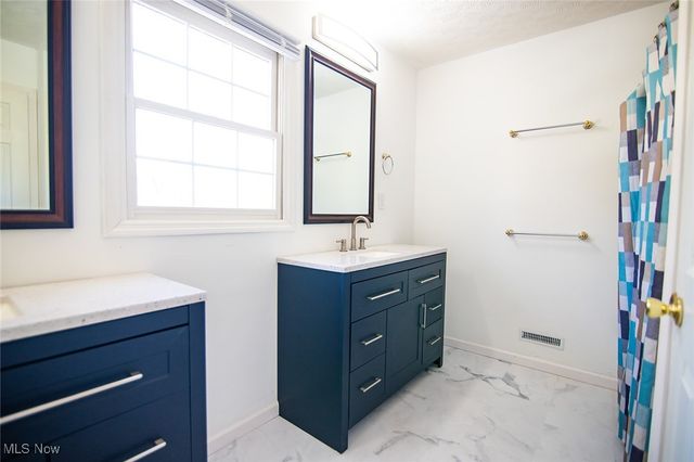 5123 Glenbrook Drive, Vienna, WV 26105