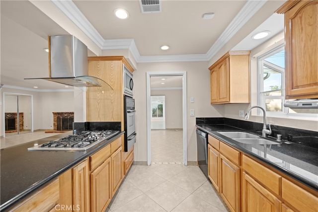 1560 N Vista Avenue, Rialto, CA 92376