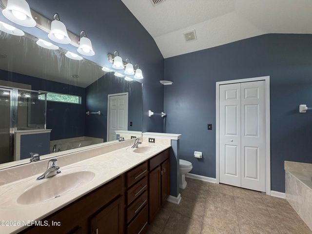 1919 DERRINGER Road, Jacksonville, FL 32225