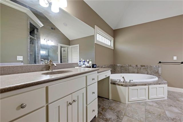 25312 W 96th Terrace, Lenexa, KS 66227