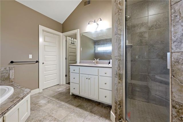 25312 W 96th Terrace, Lenexa, KS 66227