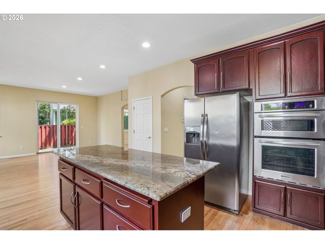 5392 Nw CRADY Ln, Portland, OR 97229