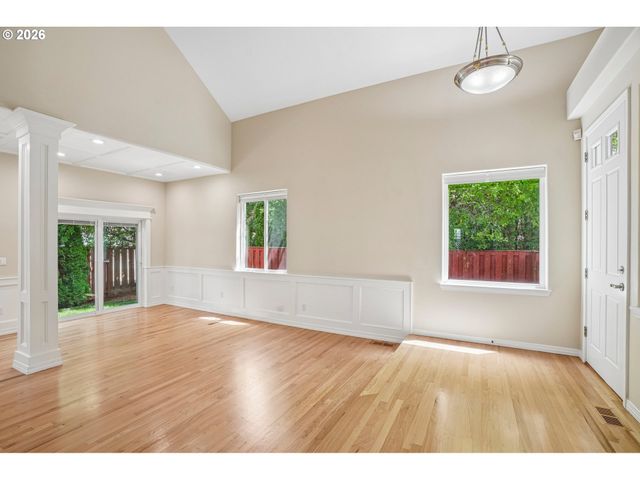 5392 Nw CRADY Ln, Portland, OR 97229