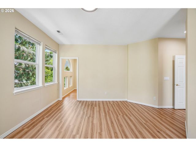 5392 Nw CRADY Ln, Portland, OR 97229