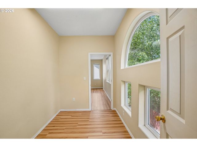 5392 Nw CRADY Ln, Portland, OR 97229