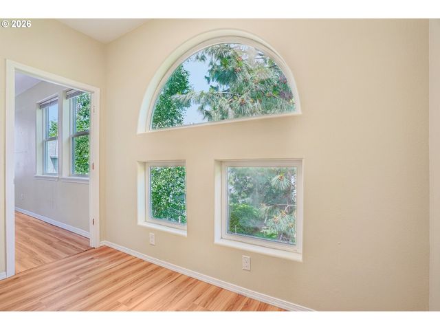 5392 Nw CRADY Ln, Portland, OR 97229