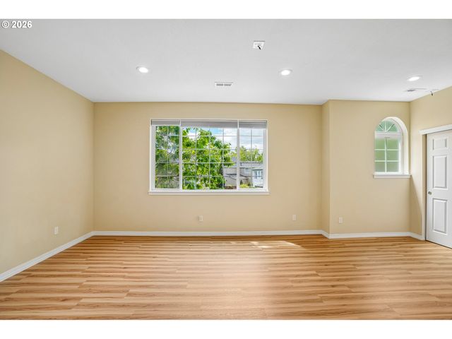 5392 Nw CRADY Ln, Portland, OR 97229
