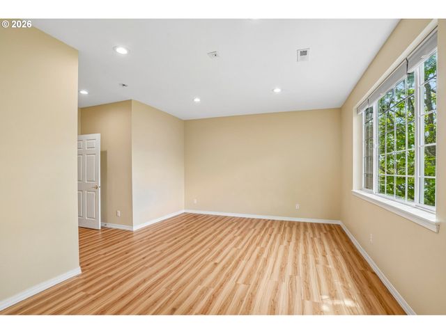 5392 Nw CRADY Ln, Portland, OR 97229