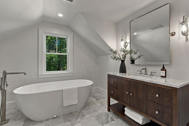 65 Hammond Street, Cambridge, MA 02138