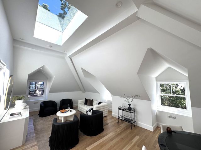 65 Hammond Street, Cambridge, MA 02138