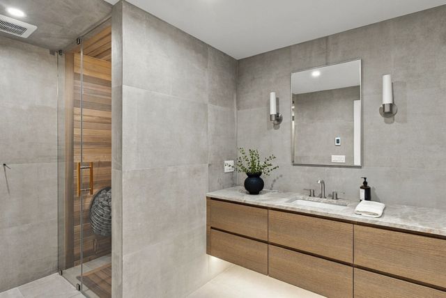65 Hammond Street, Cambridge, MA 02138