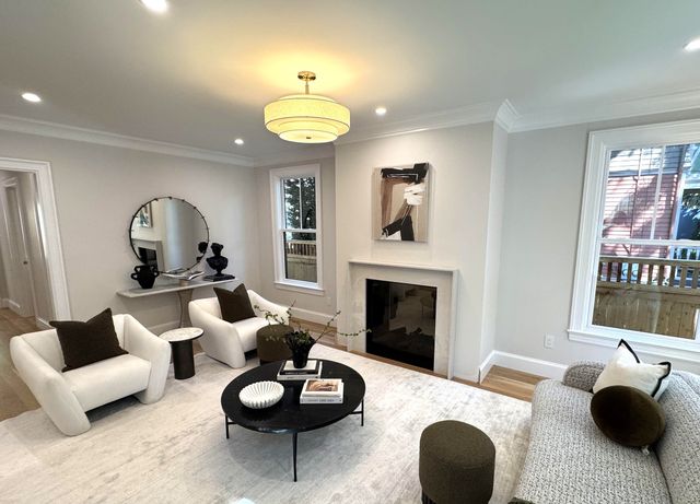 65 Hammond Street, Cambridge, MA 02138