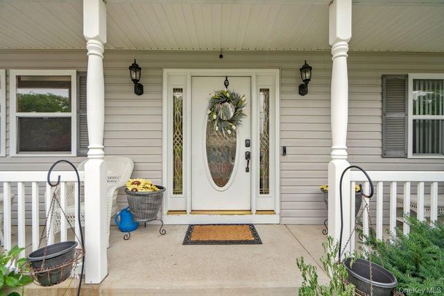 89 Floyd Street, Deer Park, NY 11729