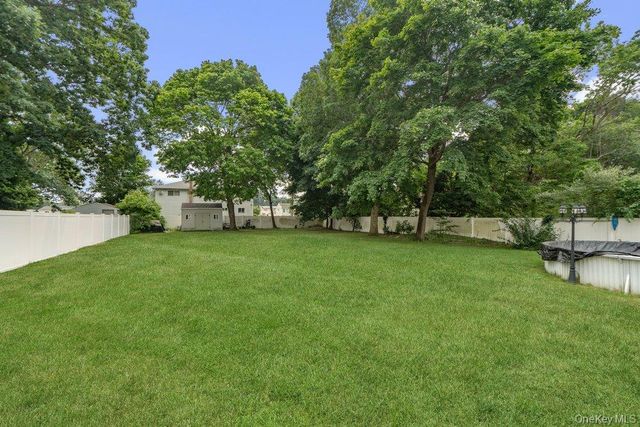 89 Floyd Street, Deer Park, NY 11729