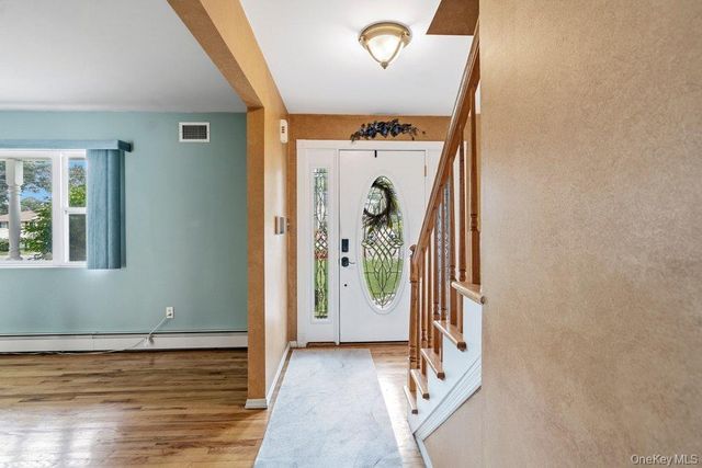 89 Floyd Street, Deer Park, NY 11729