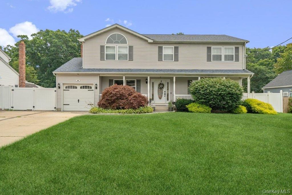 89 Floyd Street, Deer Park, NY 11729