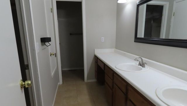 3031 W Highpoint Street, Springfield, MO 65810