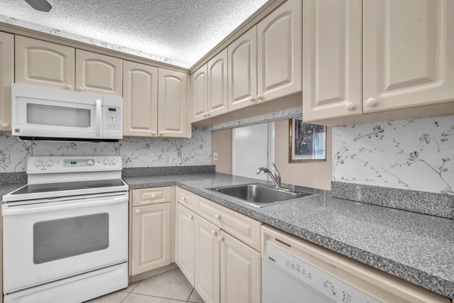 5073 Forsythia Street, Delray Beach, FL 33484