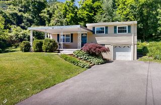 107 Mckenna Dr, Hopewell Twp, PA 15001