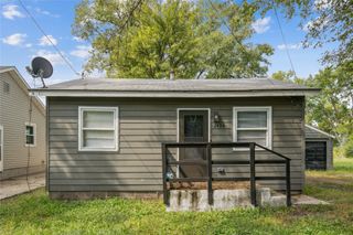 2424 E 37th Street, Des Moines, IA 50317