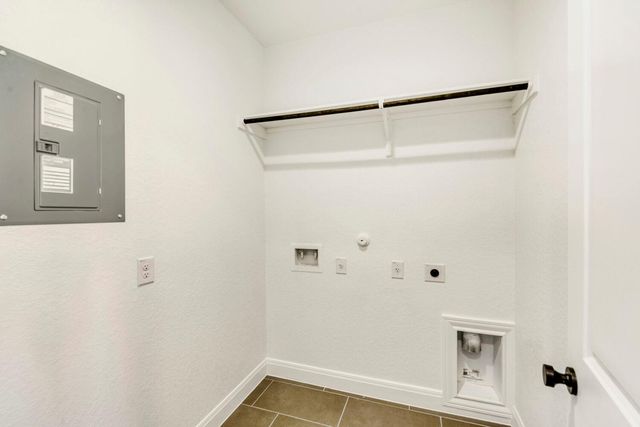 338 Orleanian DR, Buda, TX 78610