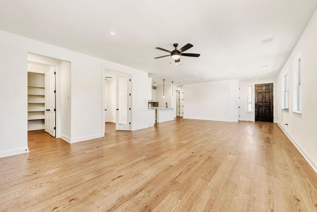 338 Orleanian DR, Buda, TX 78610