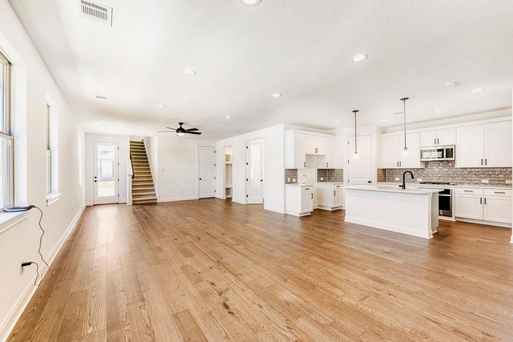 338 Orleanian DR, Buda, TX 78610