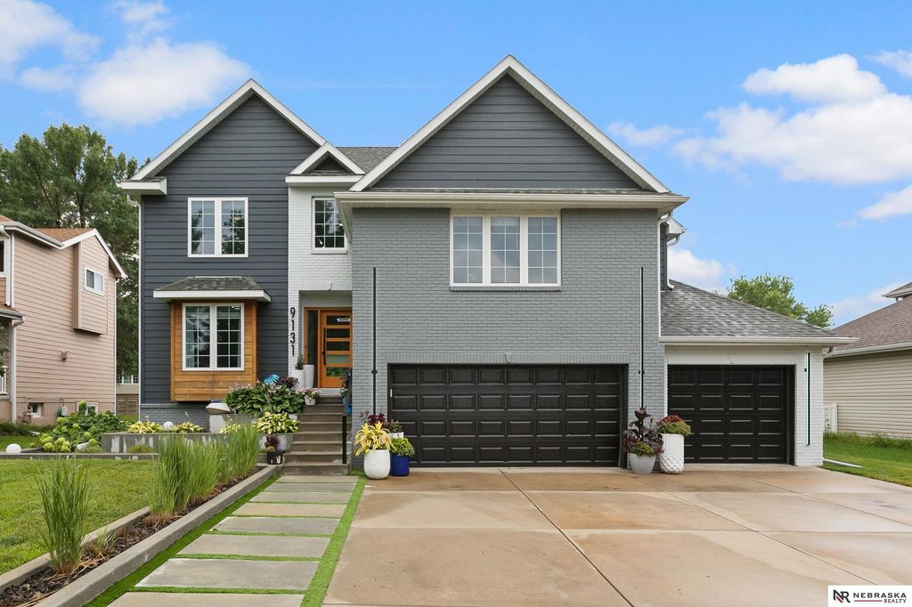 9131 Merryvale Drive, Lincoln, NE 68526