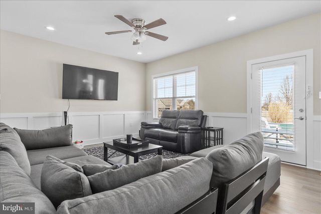 31 HILYARD CIR S, Hedgesville, WV 25427