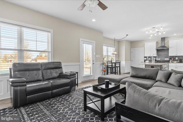 31 HILYARD CIR S, Hedgesville, WV 25427