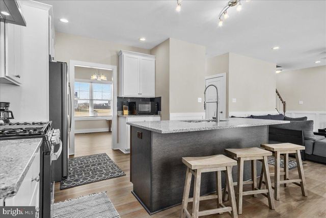 31 HILYARD CIR S, Hedgesville, WV 25427