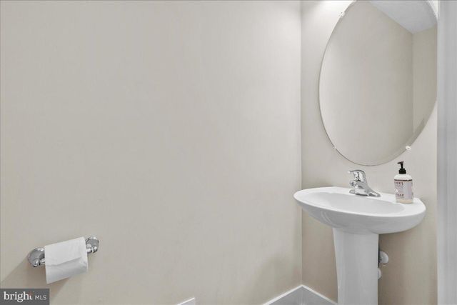 31 HILYARD CIR S, Hedgesville, WV 25427