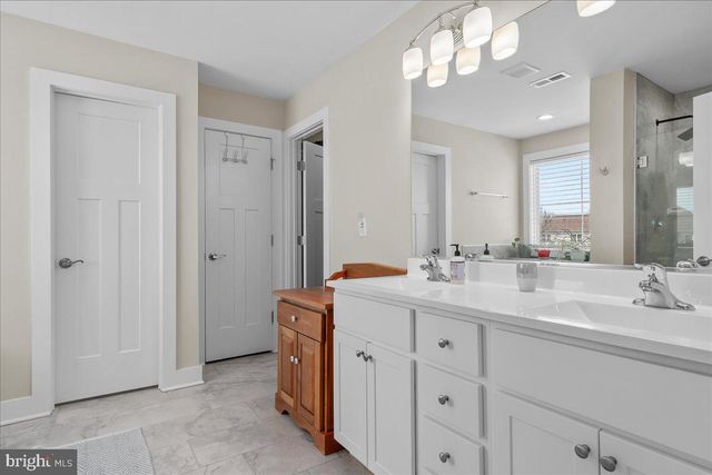 31 HILYARD CIR S, Hedgesville, WV 25427