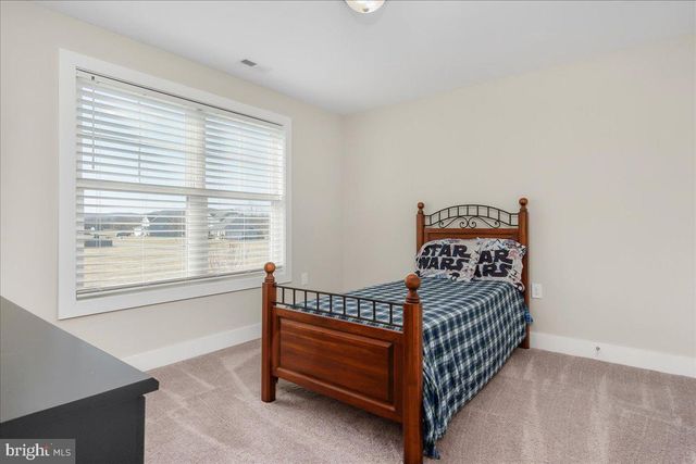 31 HILYARD CIR S, Hedgesville, WV 25427