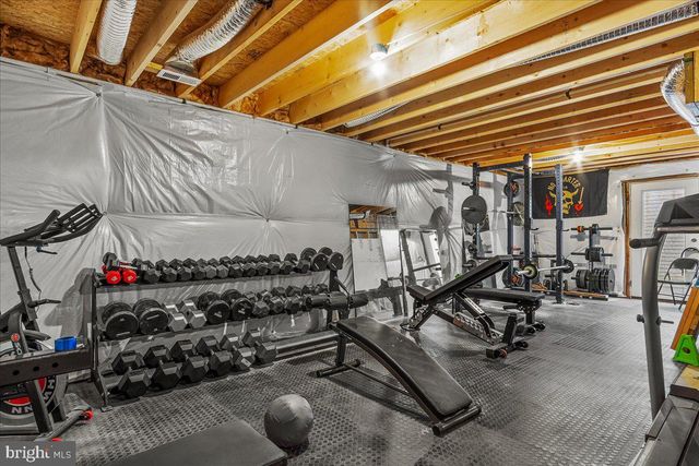 31 HILYARD CIR S, Hedgesville, WV 25427