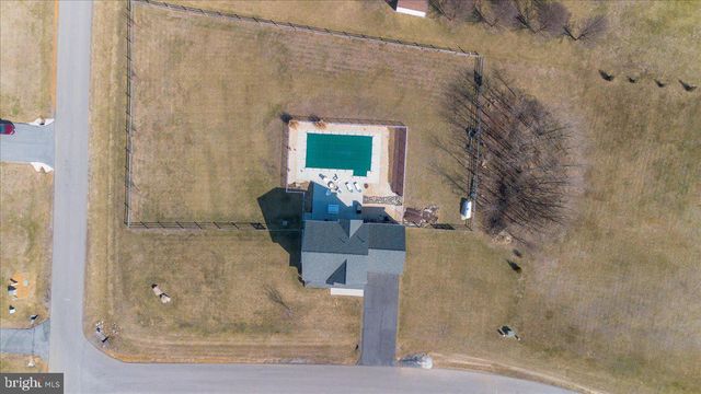 31 HILYARD CIR S, Hedgesville, WV 25427