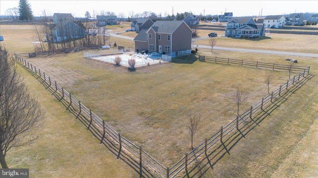 31 HILYARD CIR S, Hedgesville, WV 25427