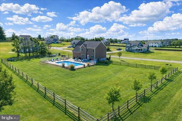 31 HILYARD CIR S, Hedgesville, WV 25427