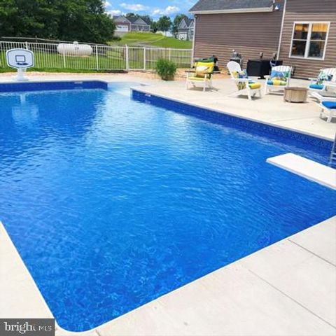 31 HILYARD CIR S, Hedgesville, WV 25427