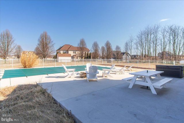 31 HILYARD CIR S, Hedgesville, WV 25427