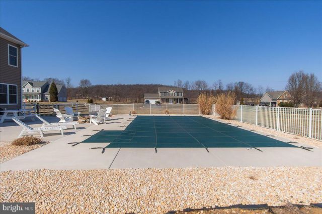 31 HILYARD CIR S, Hedgesville, WV 25427