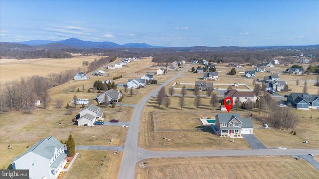 31 HILYARD CIR S, Hedgesville, WV 25427