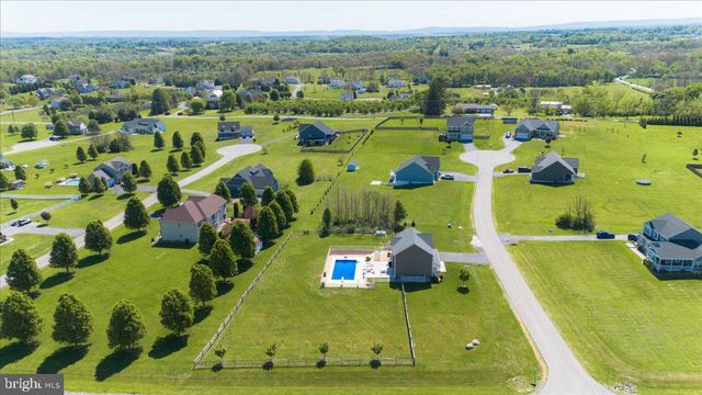 31 HILYARD CIR S, Hedgesville, WV 25427