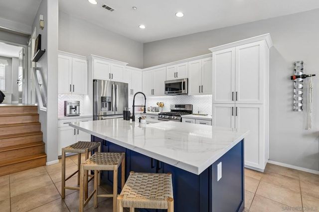 3156 Harbor Ridge Ln, San Diego, CA 92103
