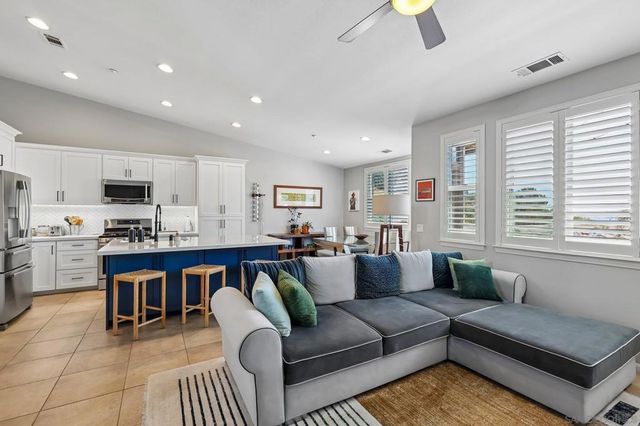 3156 Harbor Ridge Ln, San Diego, CA 92103