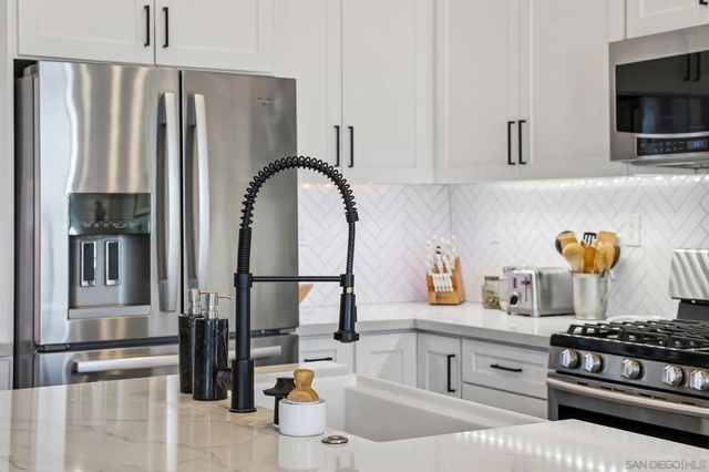 3156 Harbor Ridge Ln, San Diego, CA 92103