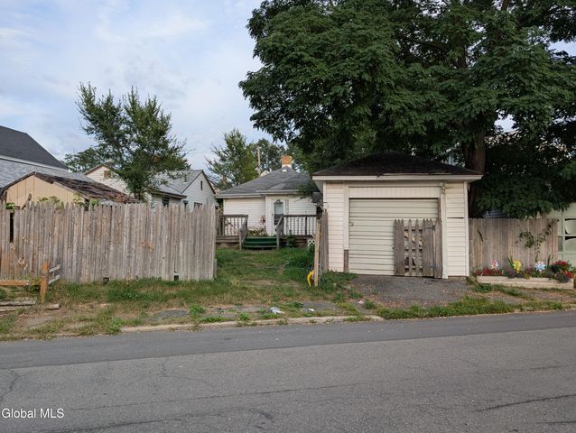 450 Eleanor Street, Schenectady, NY 12306